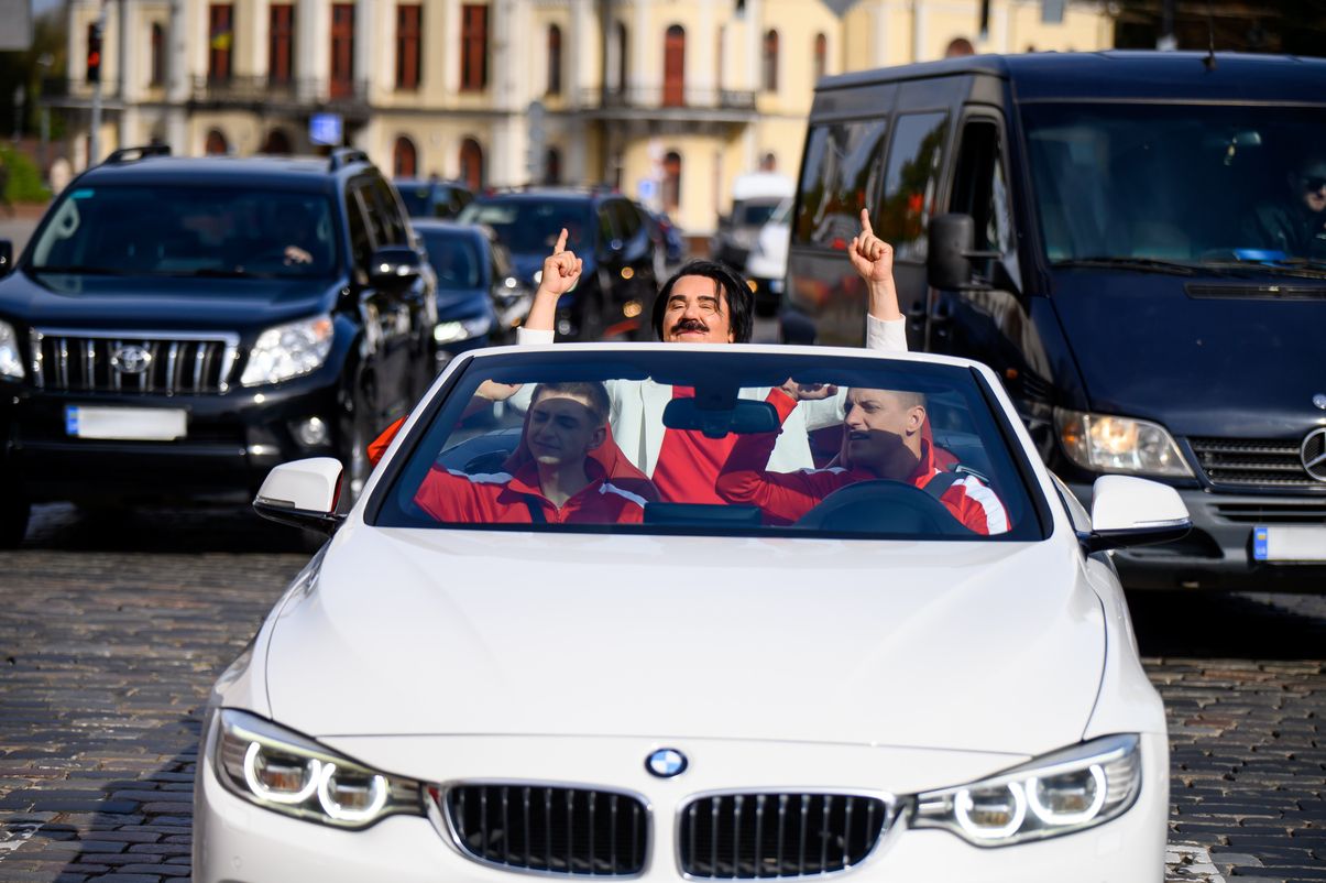 30 років потому: KOLABA і Павло Зібров переспівали хіт "Хрещатик" на кабріолеті