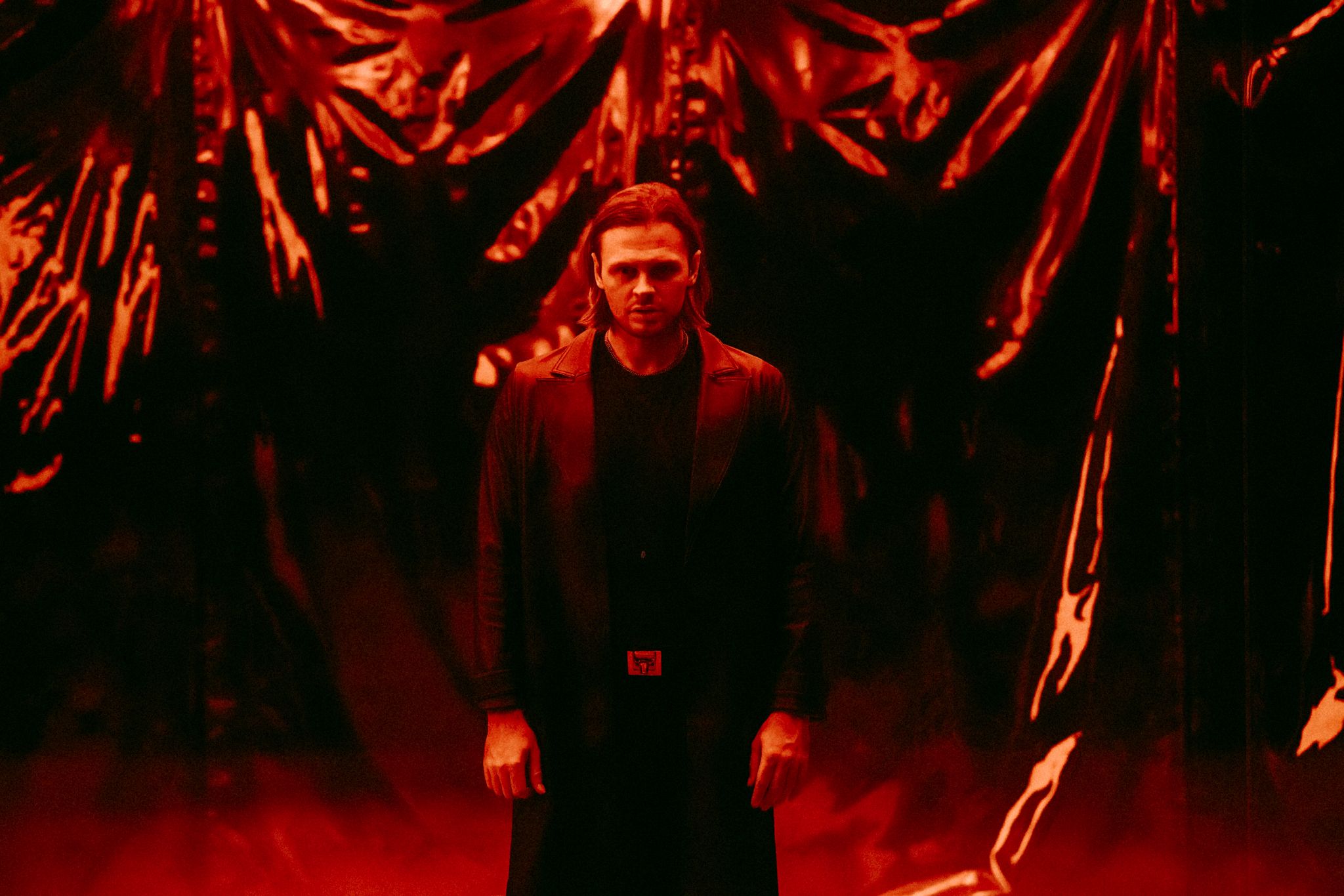 Український співак CHEEV у новому кліпі порушив тему емоційного вигорання