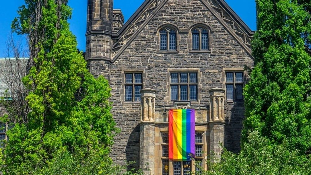 Трансгендери можуть хрестити католиків, бути хрещеними батьками та свідками, але є нюанс