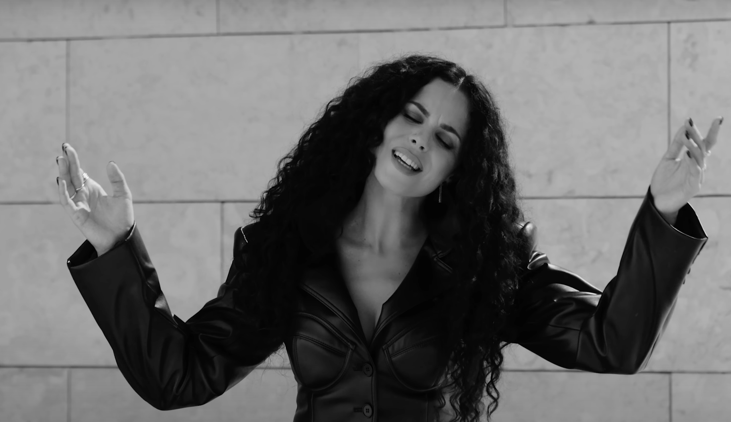 Зірка в небі: NK представила чуттєвий кліп на пісню про кохання