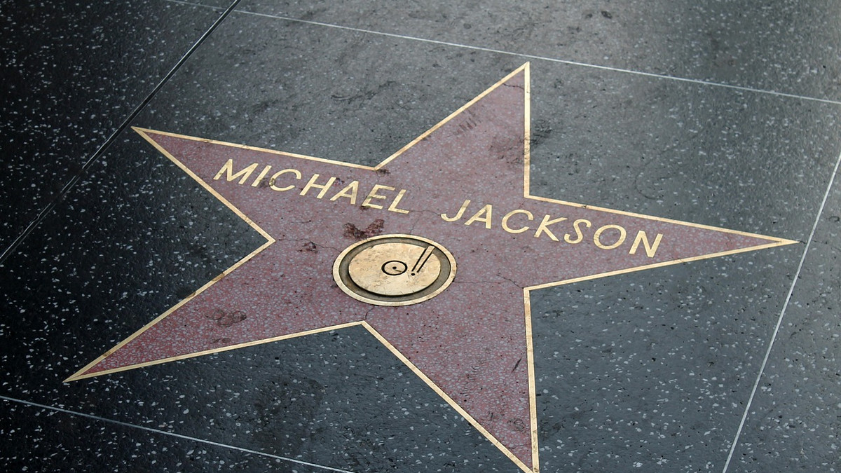 Куртку Майкла Джексона продали на аукціоні – скільки вартує цінна річ - фото 1
