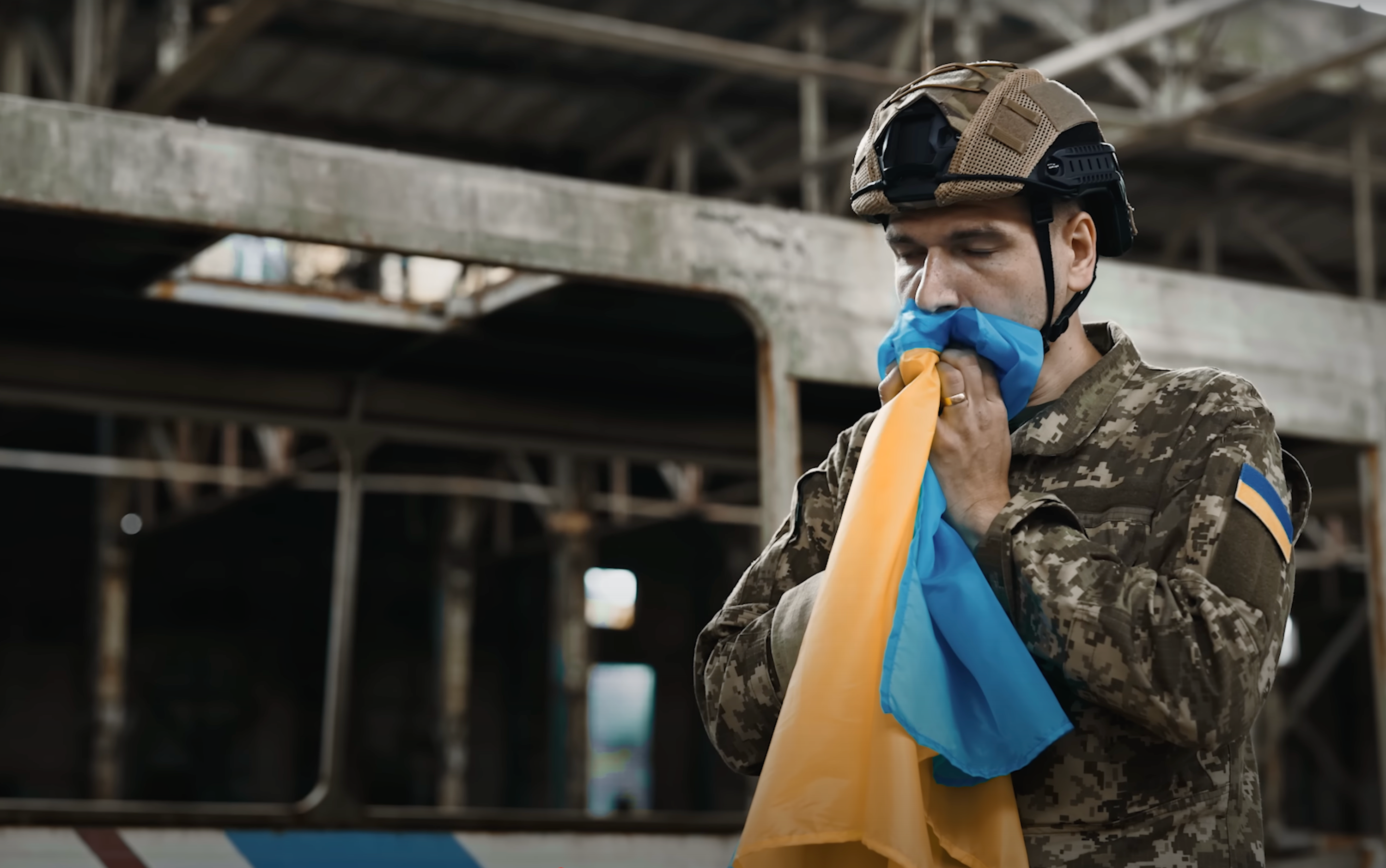 Про кожного з нас тут і зараз: БЕЗ ОБМЕЖЕНЬ показав потужне відео на пісню 