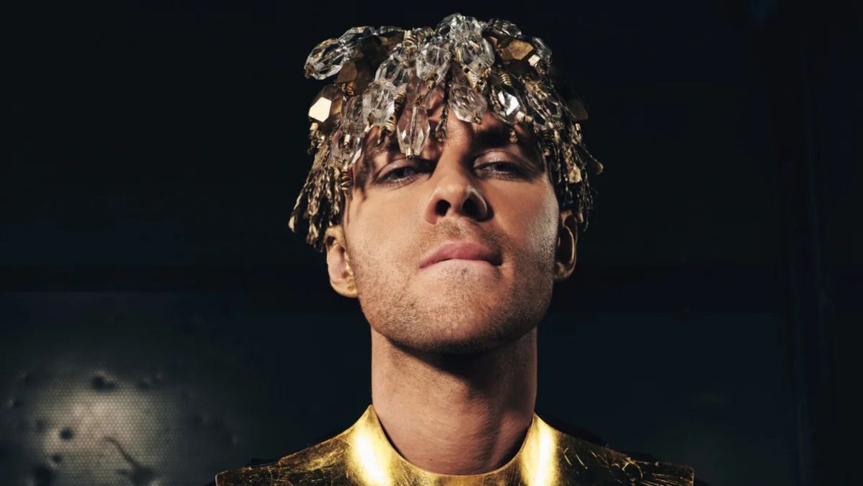 Від жебрака до Людовіка XIV: Макс Барських представив атмосферний кліп на пісню RICH