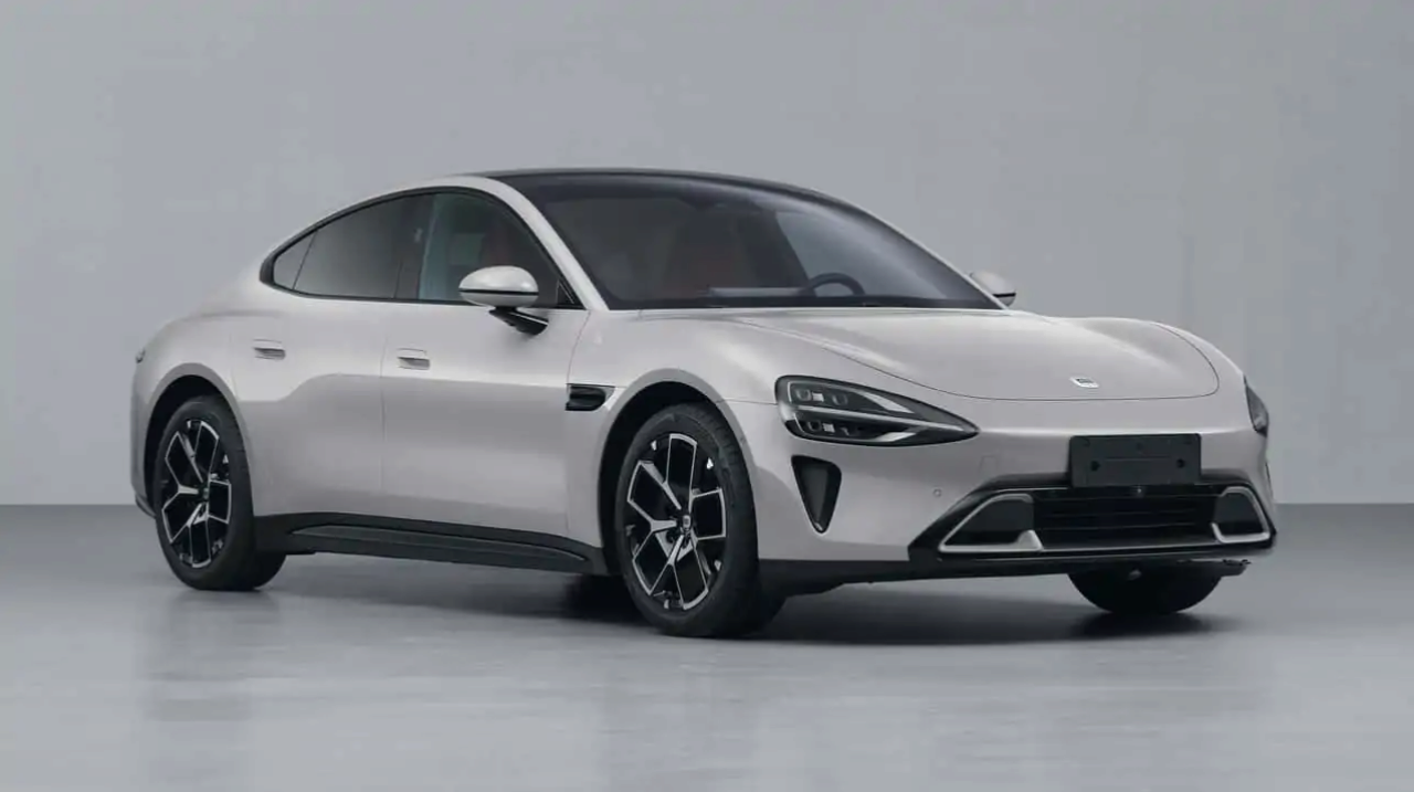 Ось перші офіційні фото електромобіля від Xiaomi