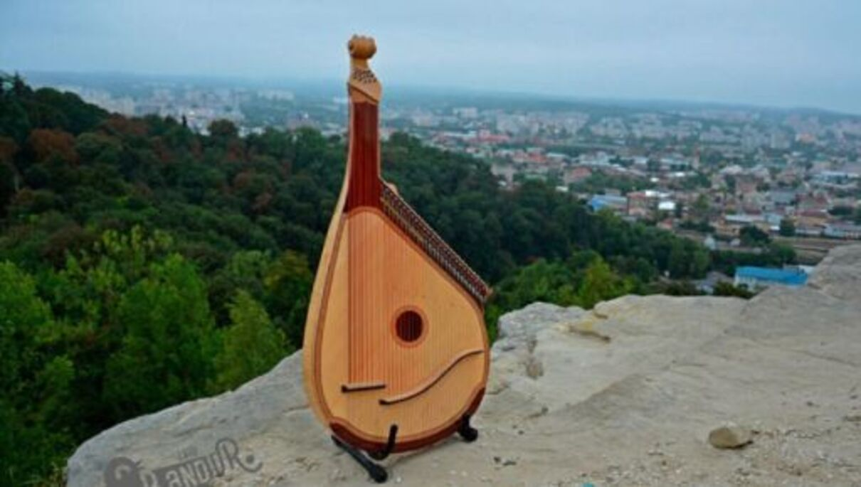 Боєць ЗСУ виконав знаменитий хіт гурту Metallica на бандурі – слухайте