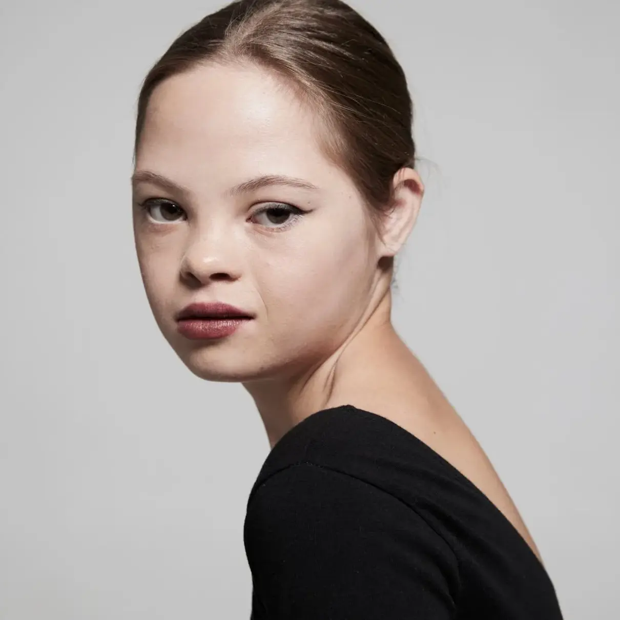 Харизматична акторка "Голодних ігор" та "Барбі" із синдромом Дауна виявилася українкою