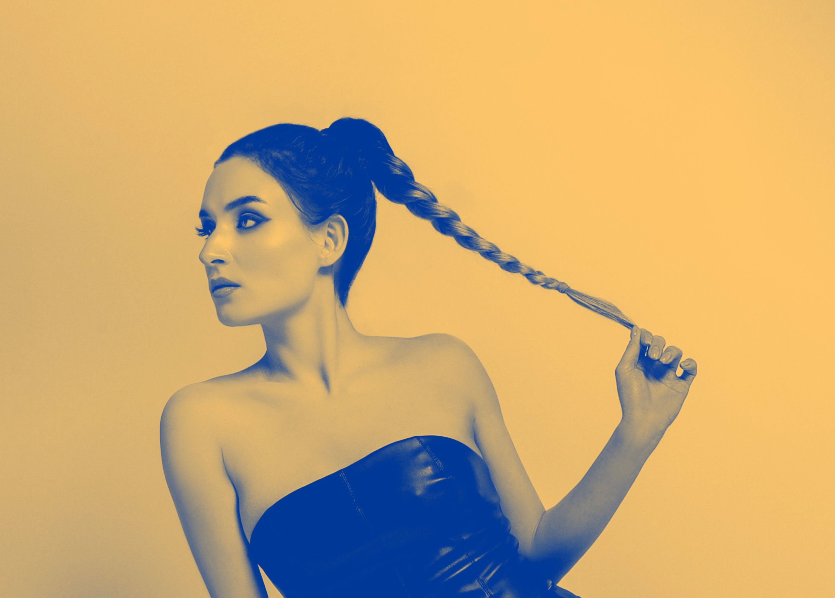 Українська виконавиця TANA презентує максі-сингл RONU мовою Йоруба