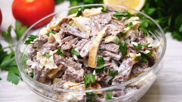 Новорічне меню 2025: рецепти страв, які варто приготувати на рік Змії - фото 535172