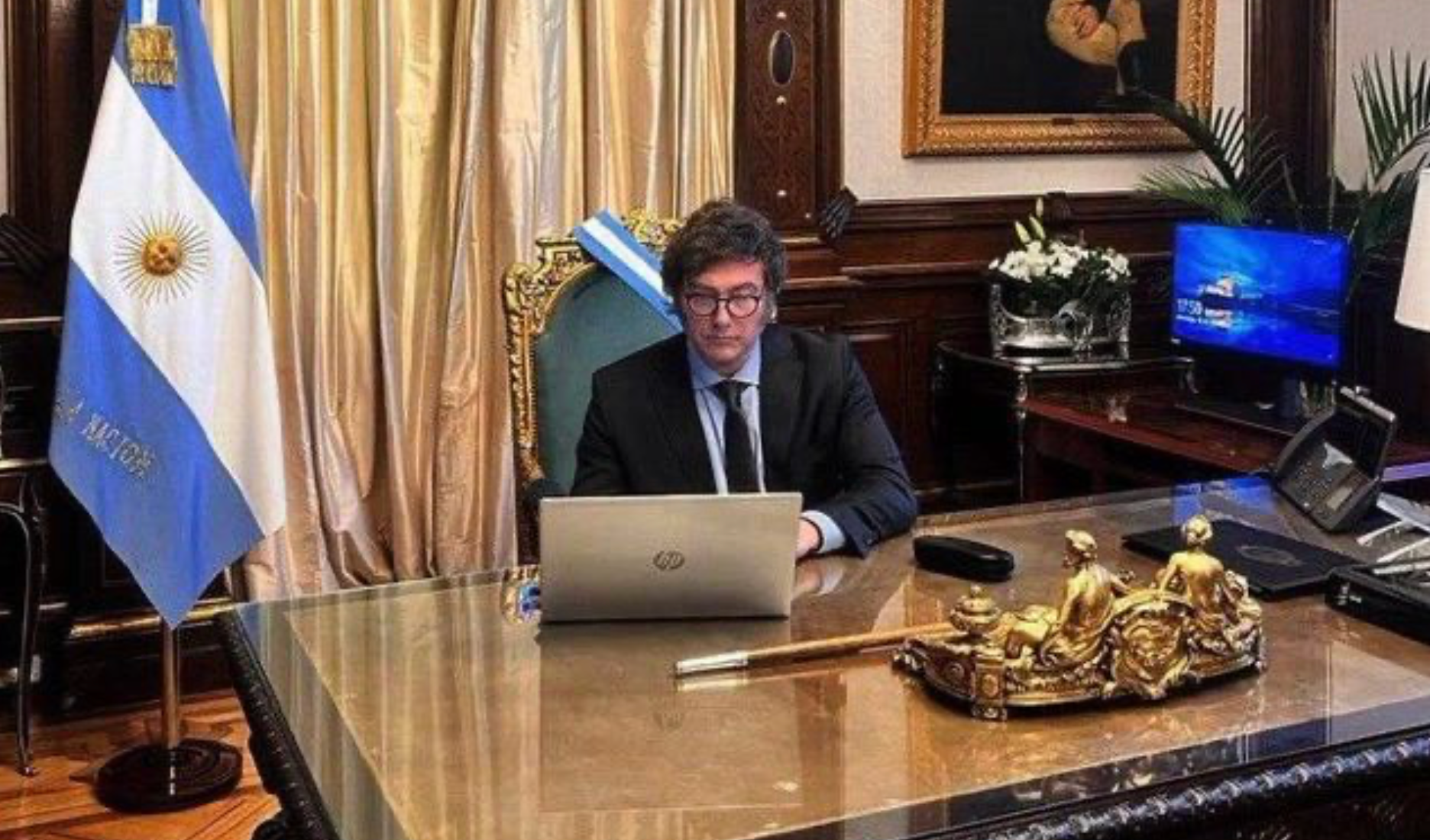 Новий президент Аргентини у прямому ефірі розіграв свою останню зарплату