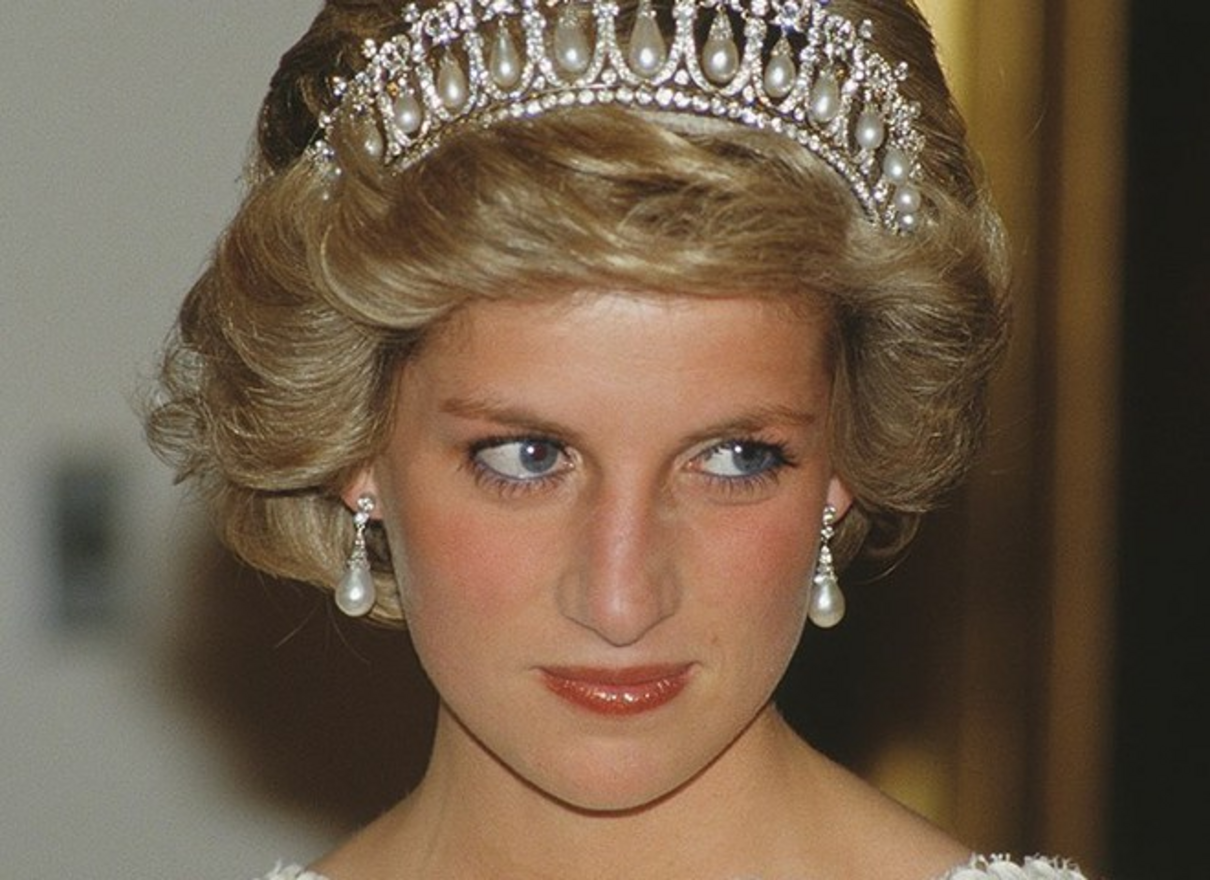 Вечірню сукню принцеси Діани продали на аукціоні за рекордні $1,1 мільйона