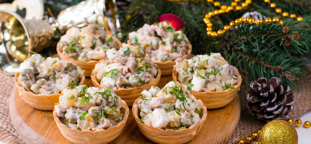 Олів'є на Новий рік 2025: прості та цікаві рецепти приготування салату у фото - фото 535626