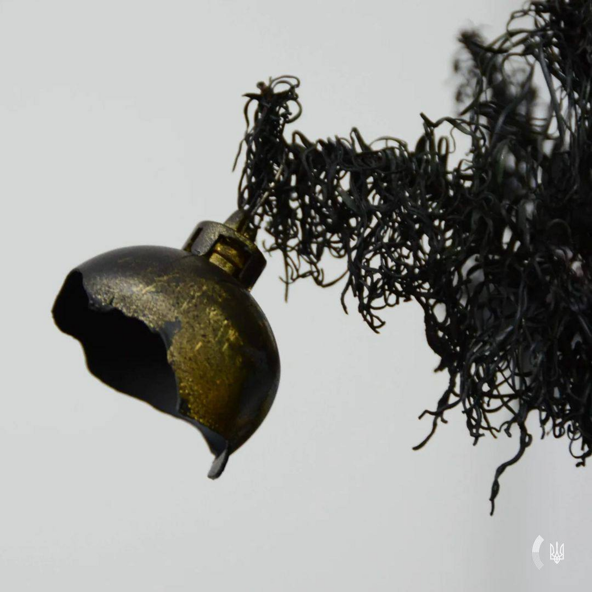 "Несвяткова ялинка" з'явилася у Посольстві України в Португалії