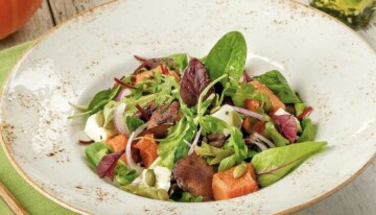 Теплий салат з гарбузом та печінкою - фото 1