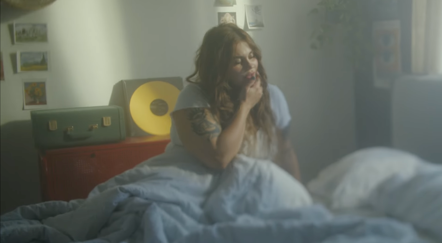 KAZKA показала свого нареченого у затишному відео на пісню "Солодкі"