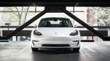 Tesla заявляє, що поставила рекордні 1,8 мільйона електромобілів у 2023 році