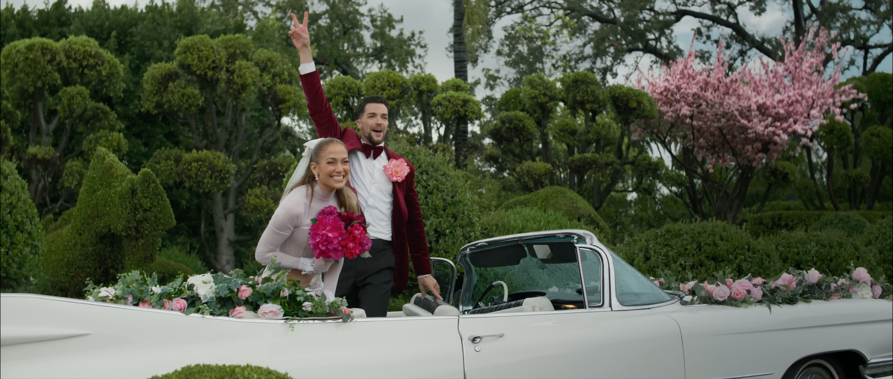 Дженніфер Лопес знялася у сукні бренду Frolov - фото 1