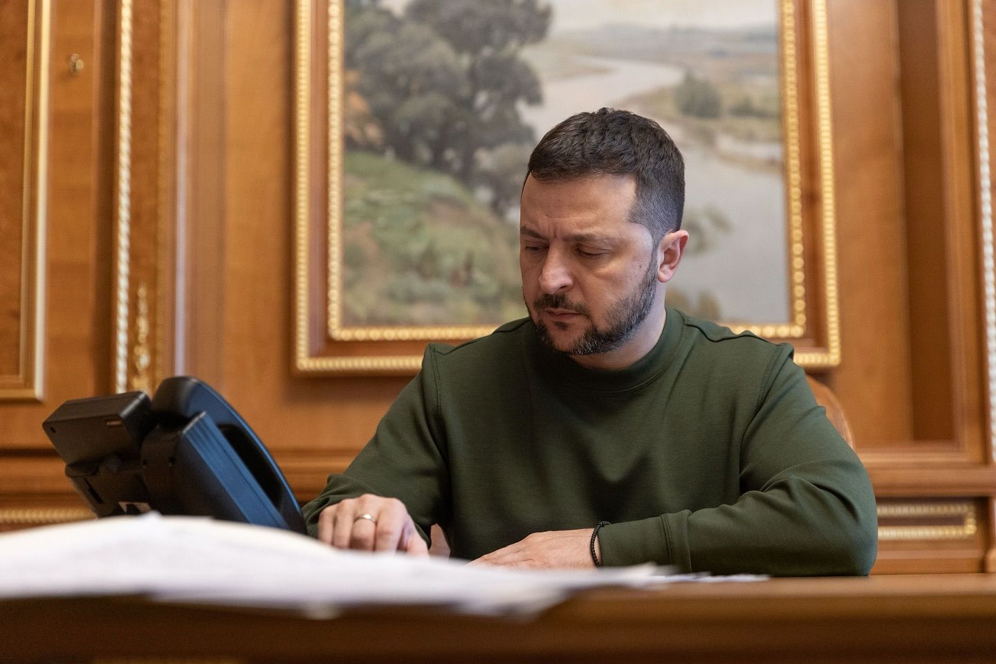 Зеленський підписав указ про історично населені українцями території рф