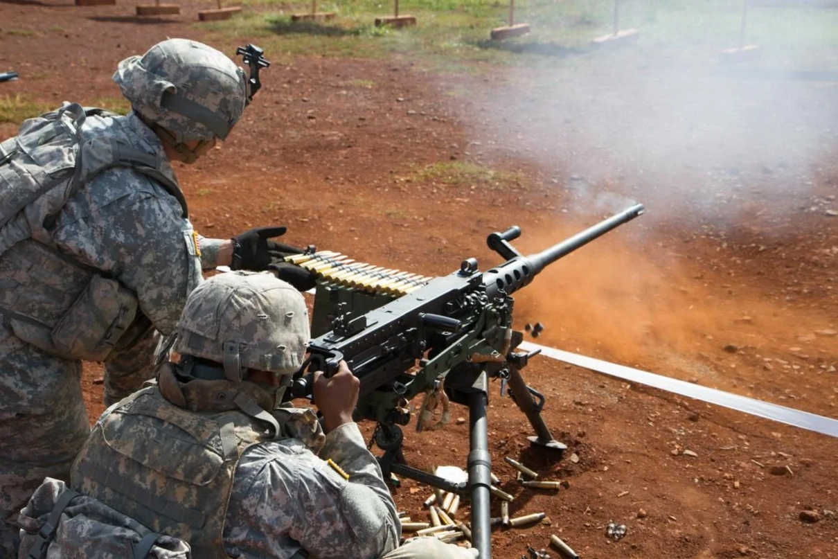 Масований обстріл: військові збили ворожу ракету американським кулеметом "Браунінг"