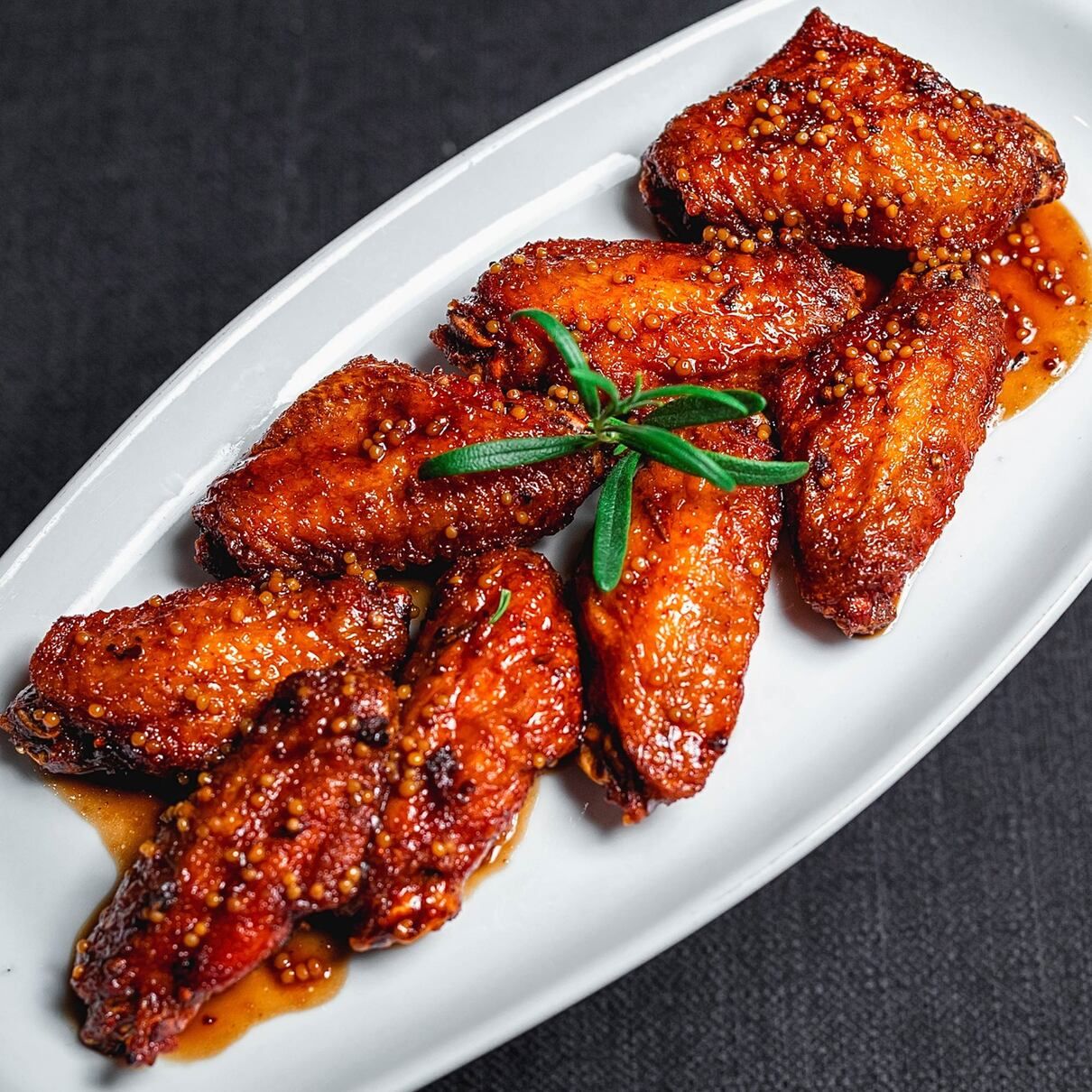 Готуємо курячі часникові крильця разом з Ектором Хіменесом-Браво