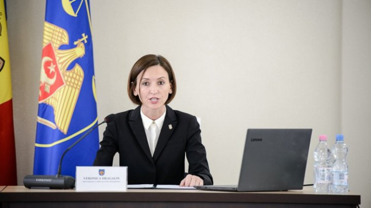 "Нічим не можу вам допомогти, я не розмовляю російською": відповідь російським журналістам