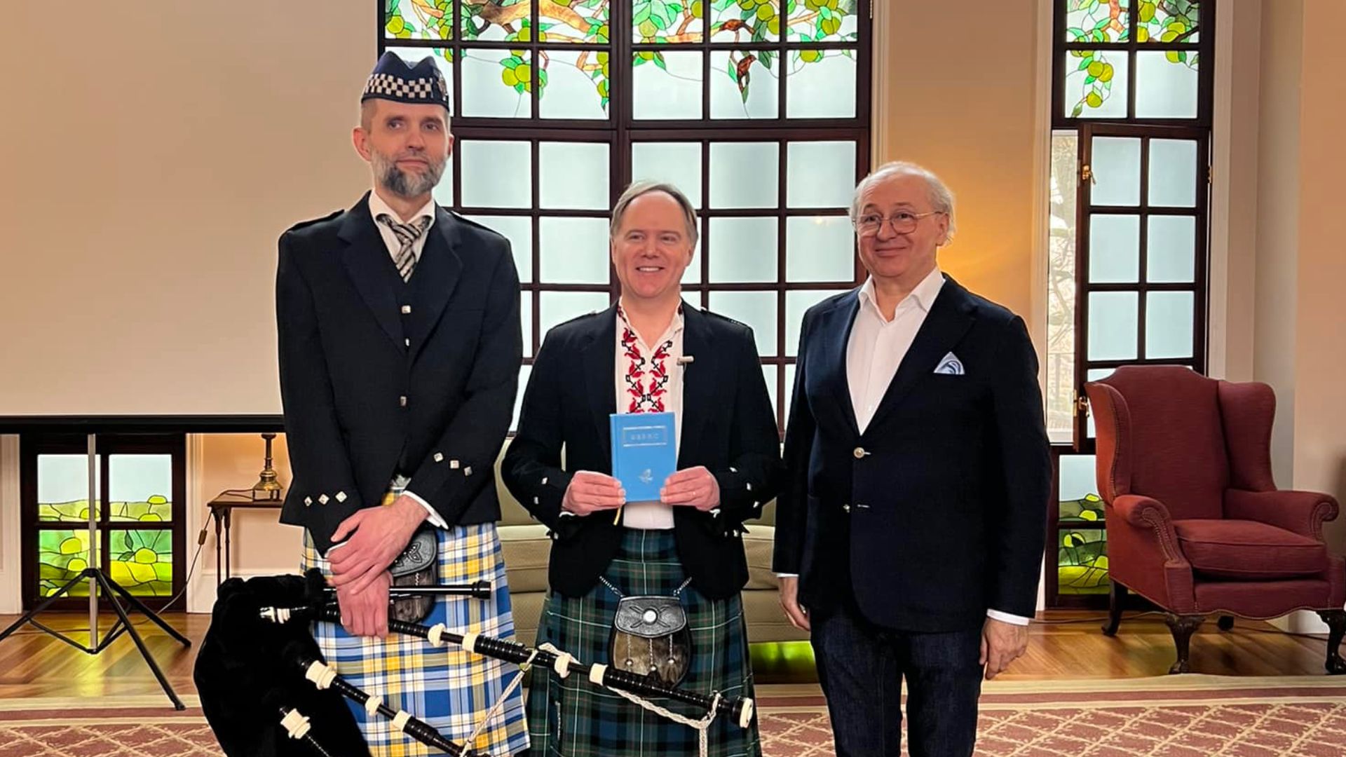 Мартін Гарріс продекламував "Заповіт" Шевченка - фото 1