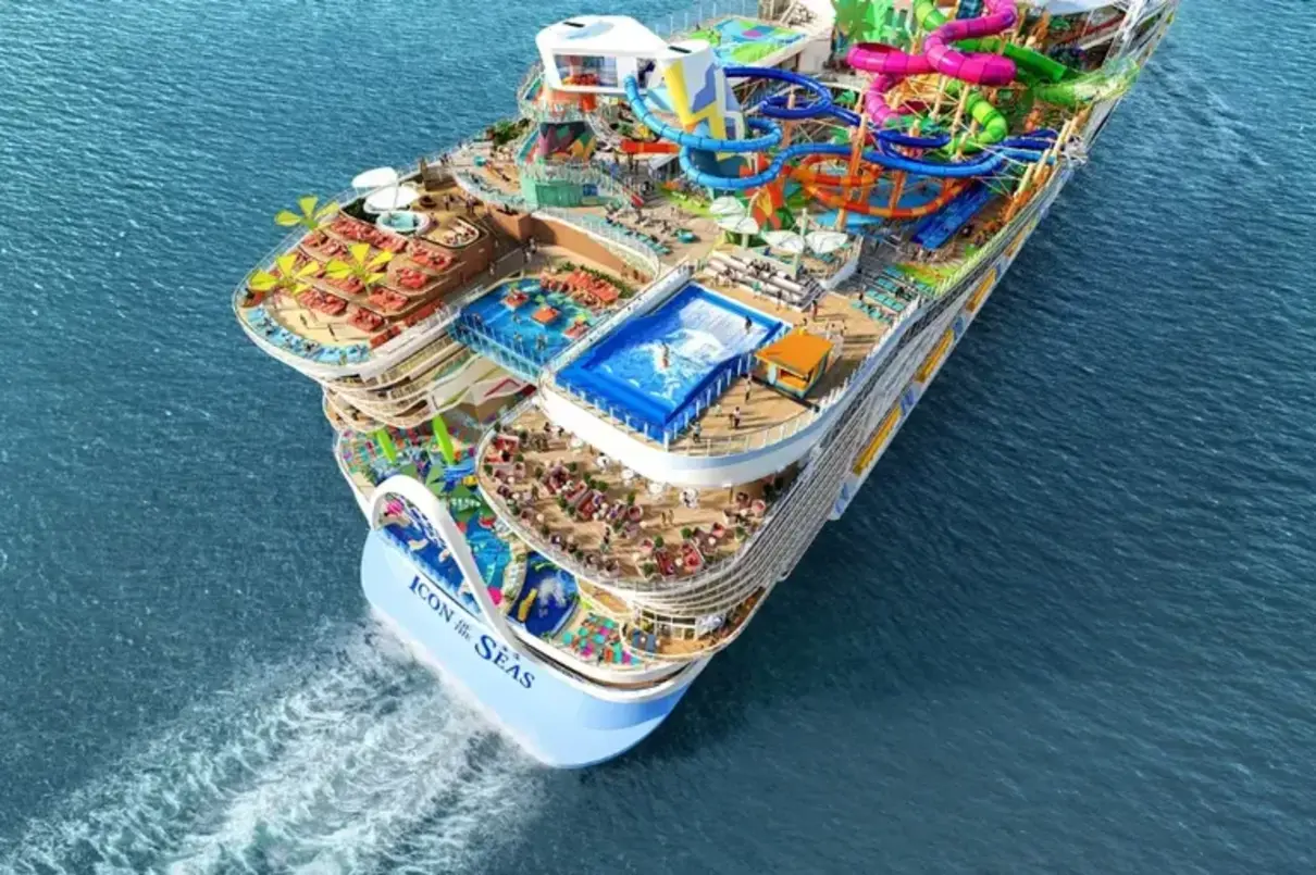 У перший рейс вирушив найбільший у світі круїзний лайнер: чому екологи б’ють на сполох