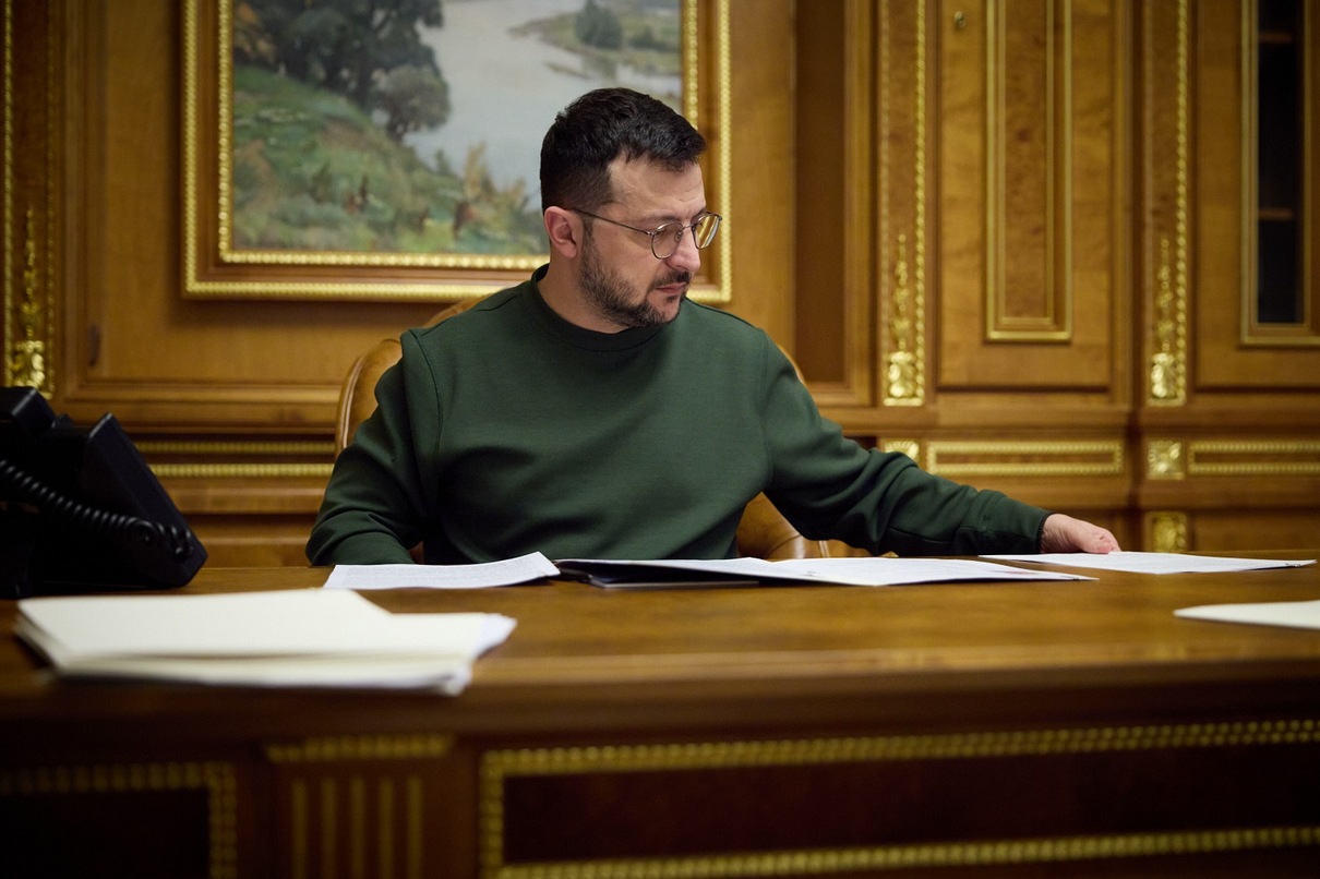 Доходи впали втричі: Зеленський оприлюднив декларацію за рік війни