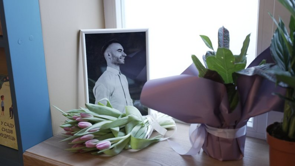 Пам'ять герою: у Вінниці сім'я загиблого військового ЗСУ відкрила книгарню на його честь