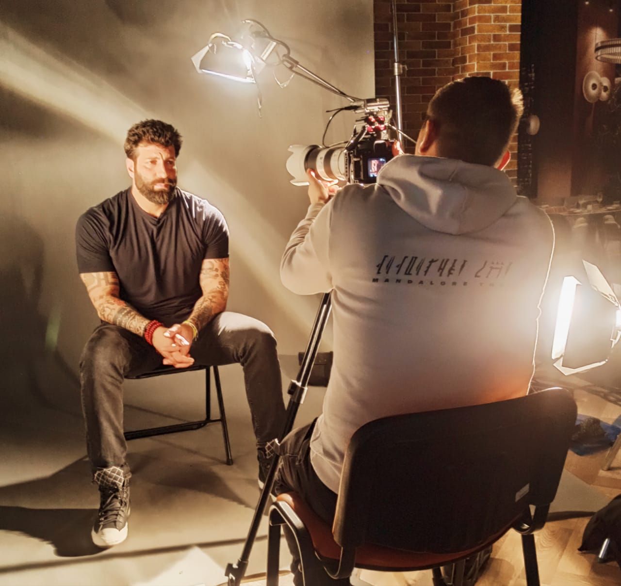 Як "мирні" ставали воїнами: СТБ готує прем’єру
документального фільму "Аматори"