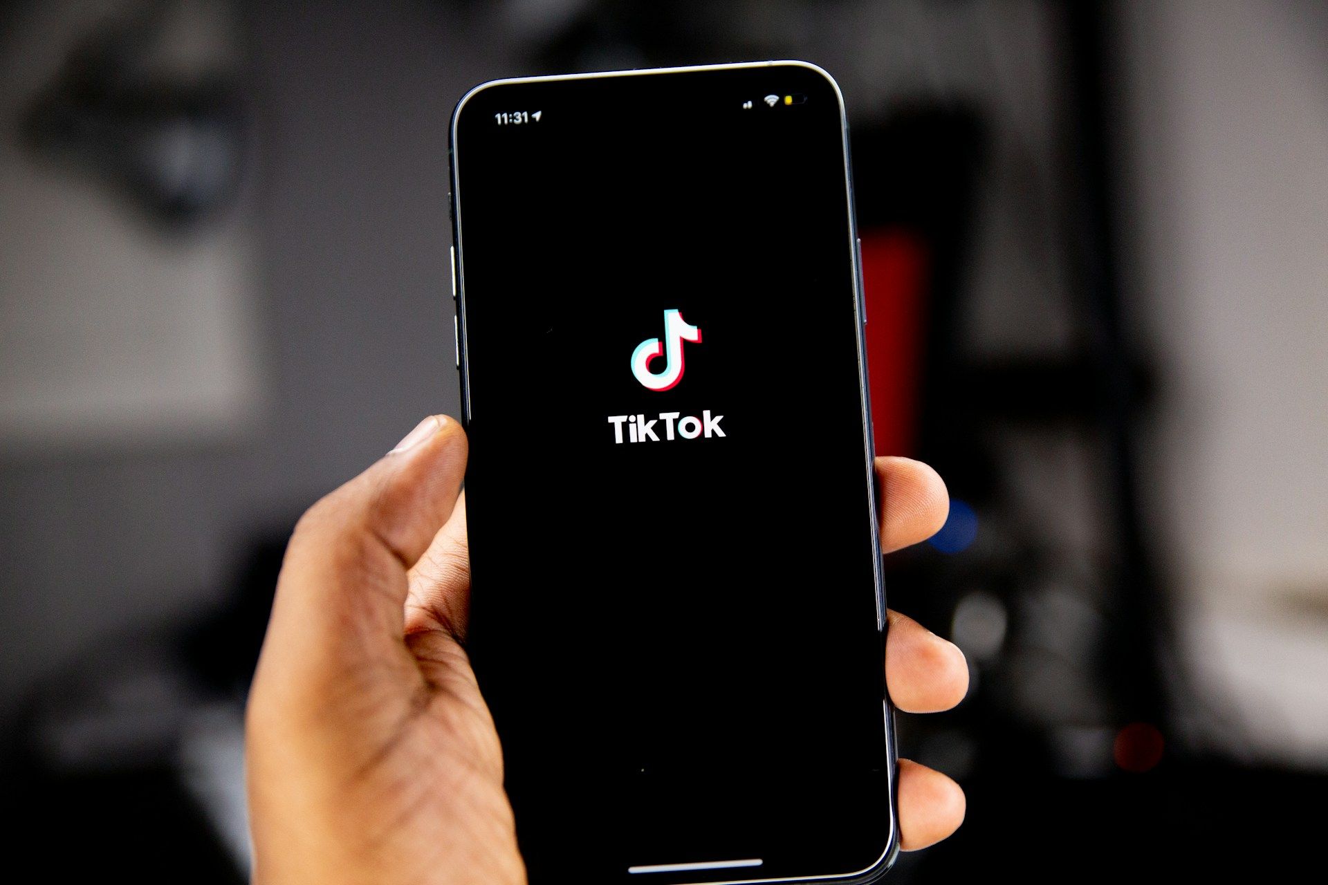 ЄС розпочав справу проти TikTok через можливі порушення правил онлайн-контенту