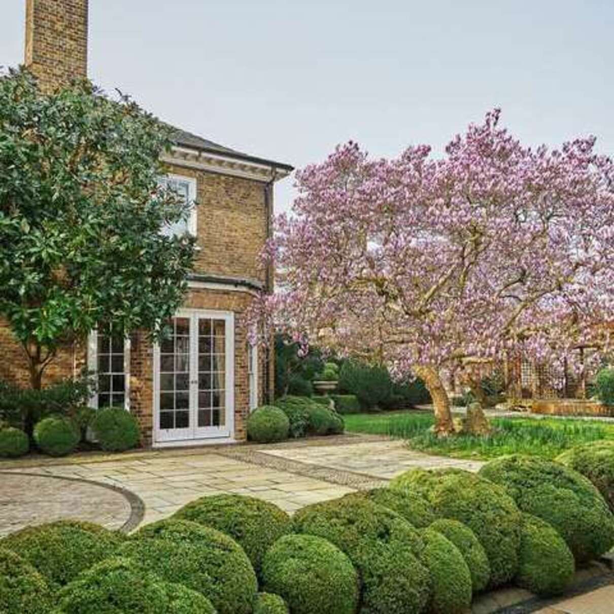 Маєток Фредді Меркʼюрі в Лондоні виставили на аукціоні: у скільки його оцінили