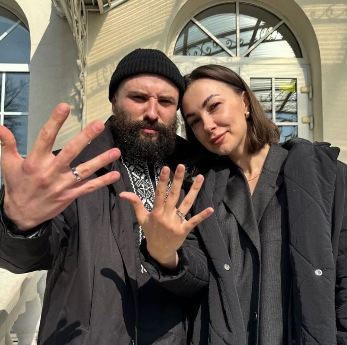 Військовослужбовець та комік Віктор Розовий одружився: хто його обраниця