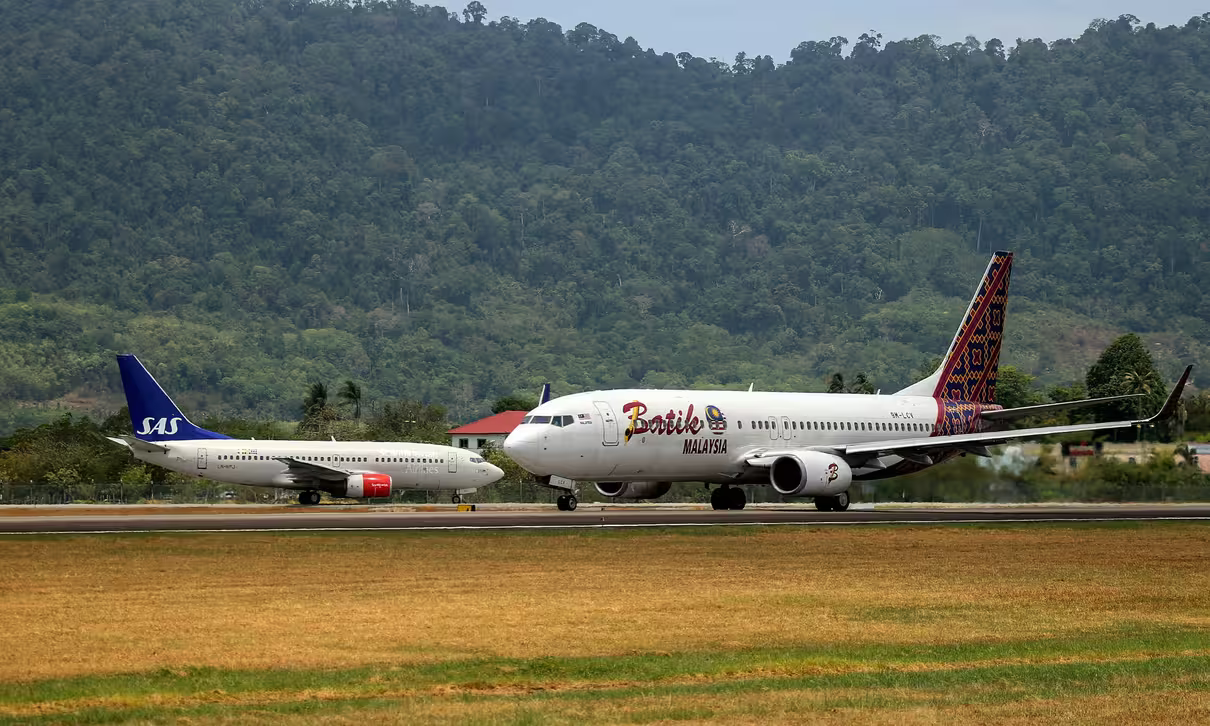 Індонезійські пілоти заснули під час нічного рейсу майже на пів години