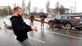 Одразу три рекорди Гіннесса: житель Дніпра протягнув бородою 2,5-тонний мікроавтобус