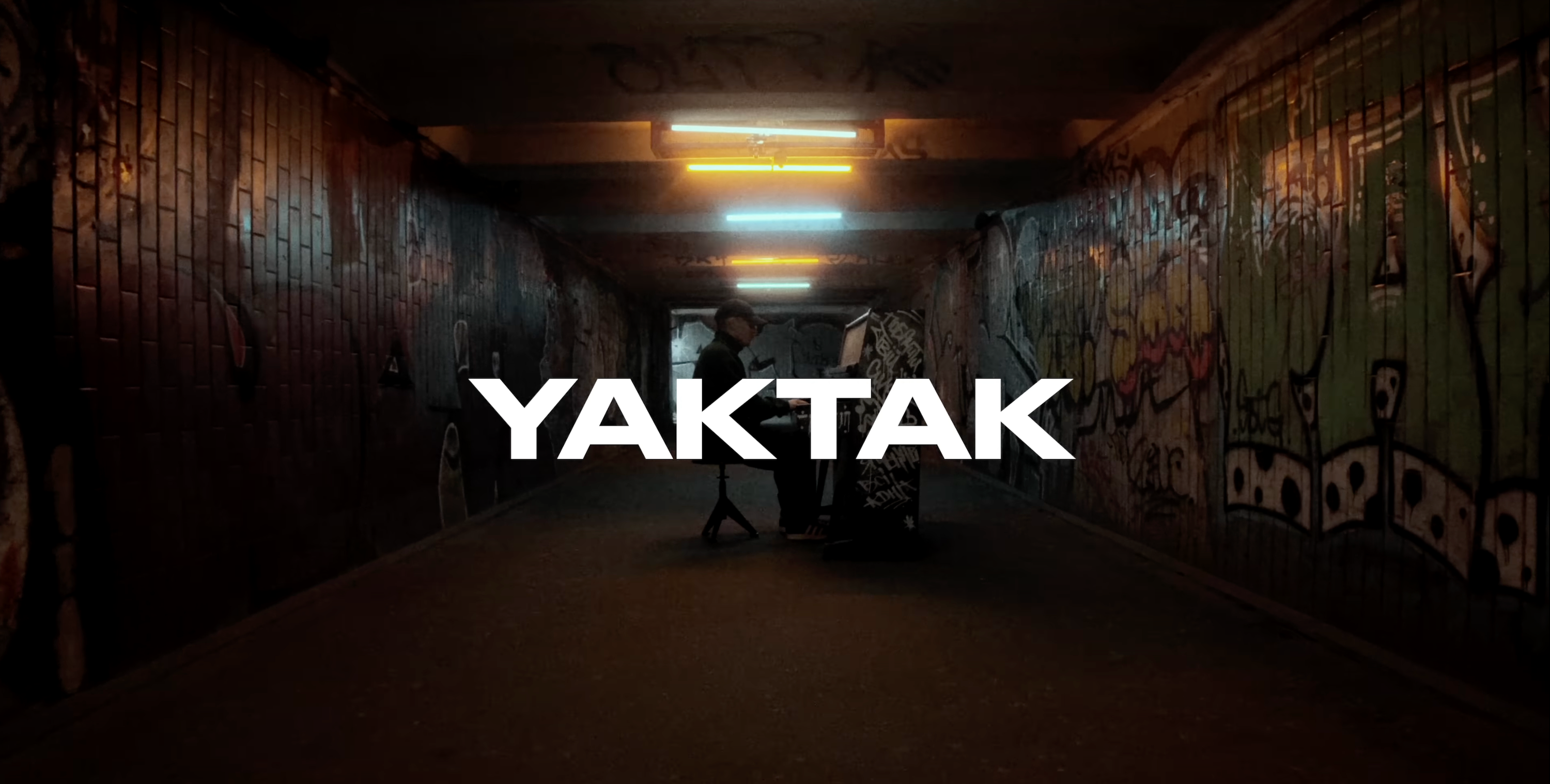 YAKTAK презентував новий трек "10 поверхів": історія кохання та життєвих випробувань