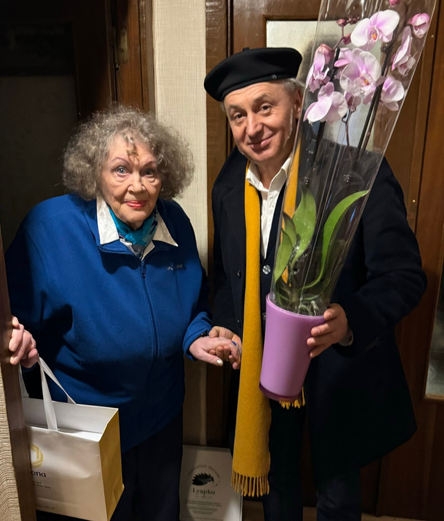 Автор книжки 'Бунт проти імперії' поділився рідкісним фото з Ліною Костенко - фото 539179