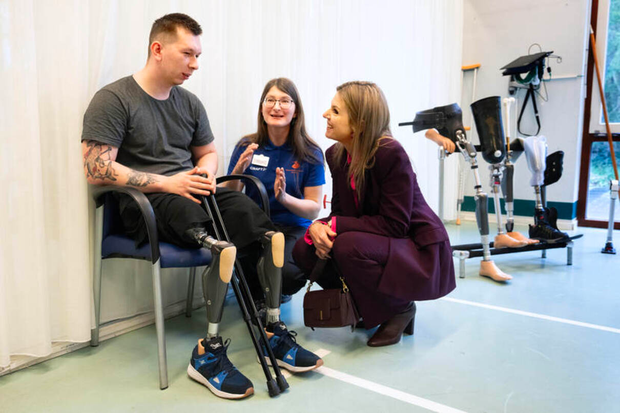 Королева Нідерландів Максима відвідала українських солдатів у реабілітаційному центрі