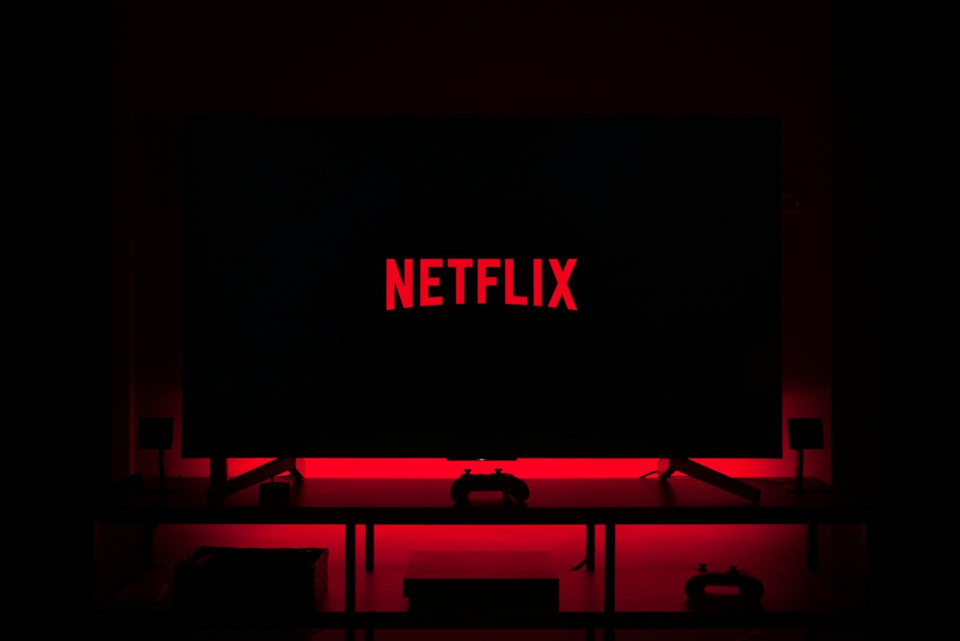 Підписки на Netflix виявилися дорожчими за допомогу Україні - фото 1