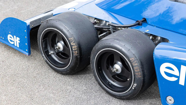 Один з легендарних шестиколісних болідів Формули-1 P34 від Tyrrell пустять з молотка - фото 539722