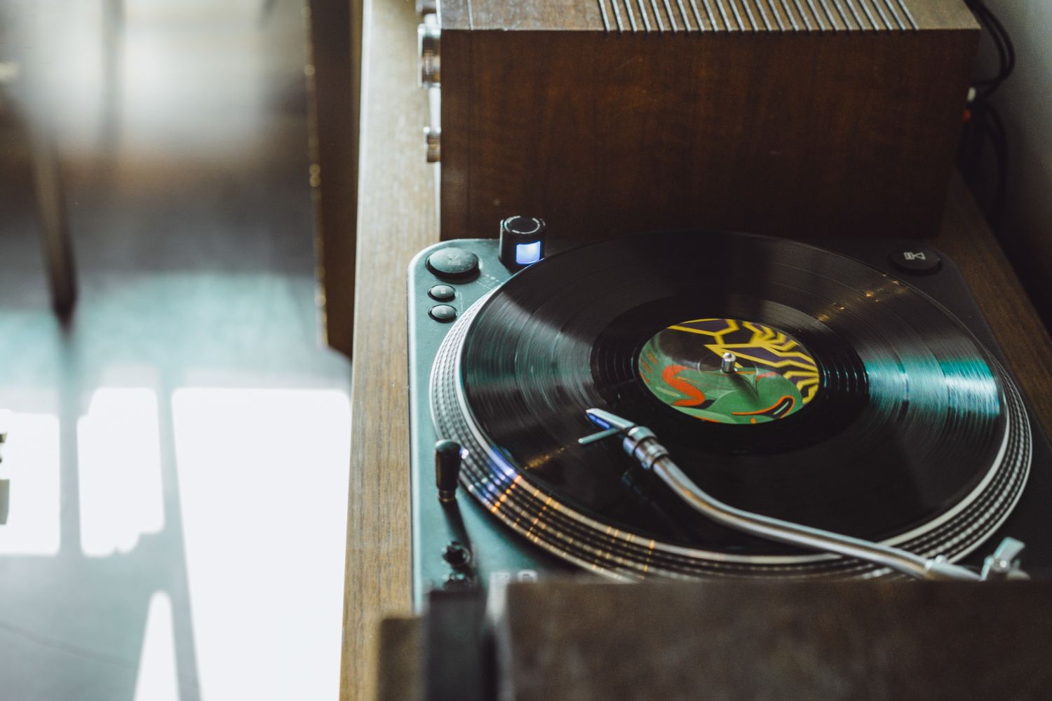 Ваші улюблені вінілові платівки можуть стати справжньою катастрофою у майбутньому