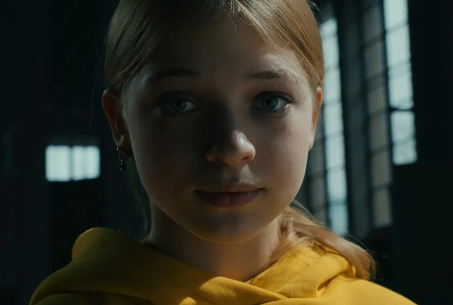 Дівчинка, яка втратила ноги під час обстрілу - фото 1