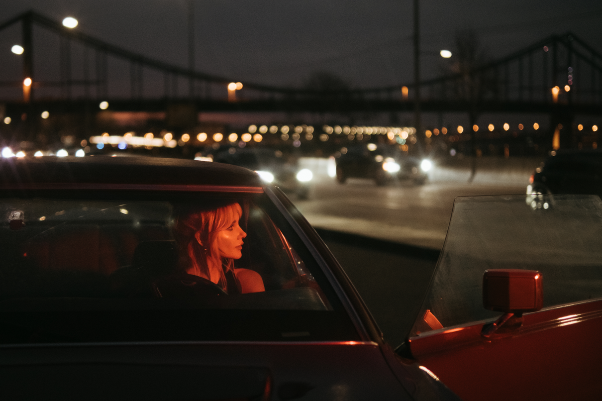 У спогадах раю, якого немає: Міша Романова презентує спокусливий трек "Переболіло"