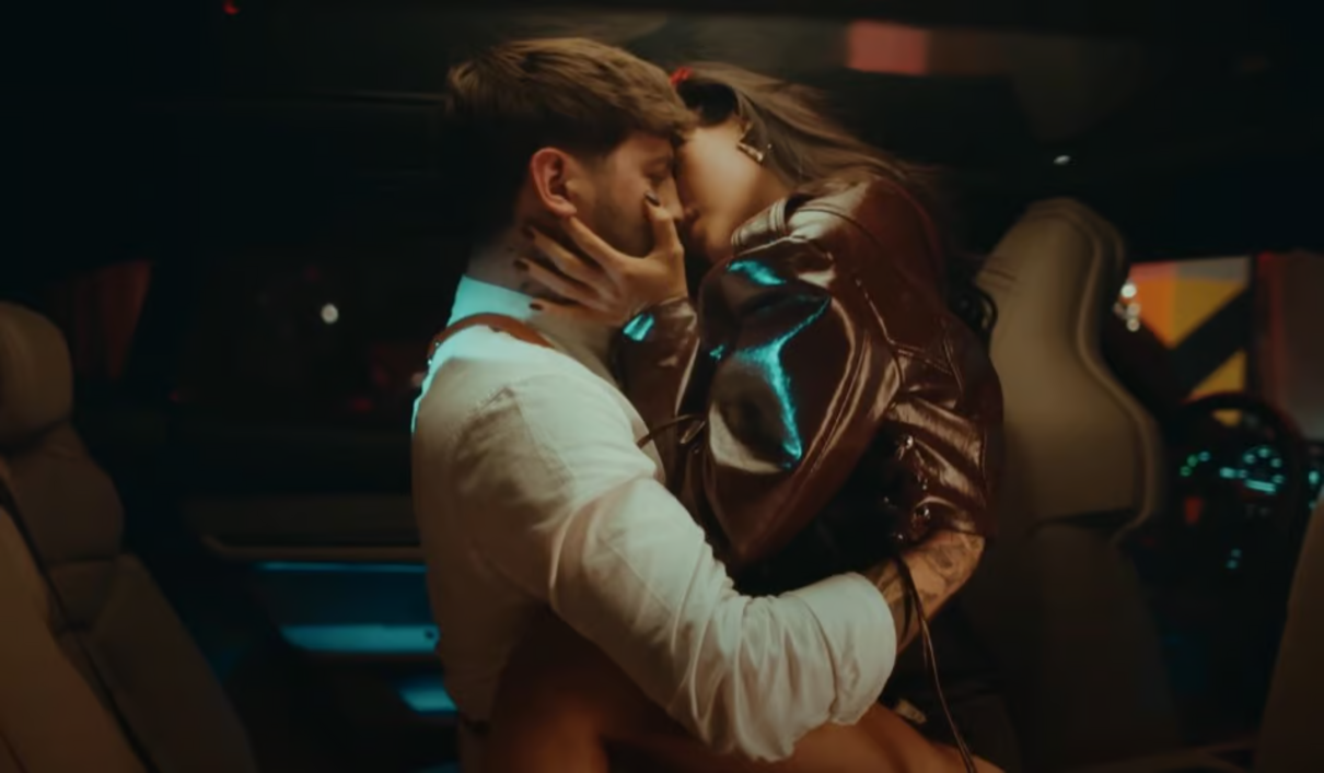 Спокуслива та розкута: Анна Трінчер презентувала новий кліп "Бар за баром"