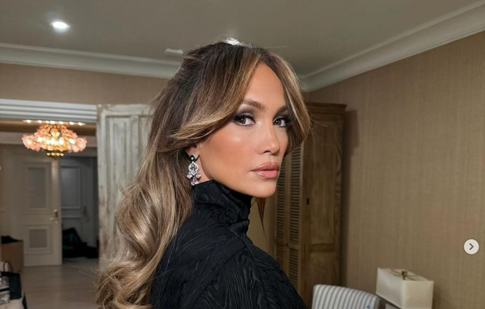 Знайдіть 10 відмінностей: Дженніфер Лопес показала, як за 20 років змінилося її обличчя