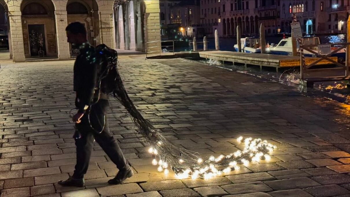 Перформанс, присвячений Донецьку - фото 1