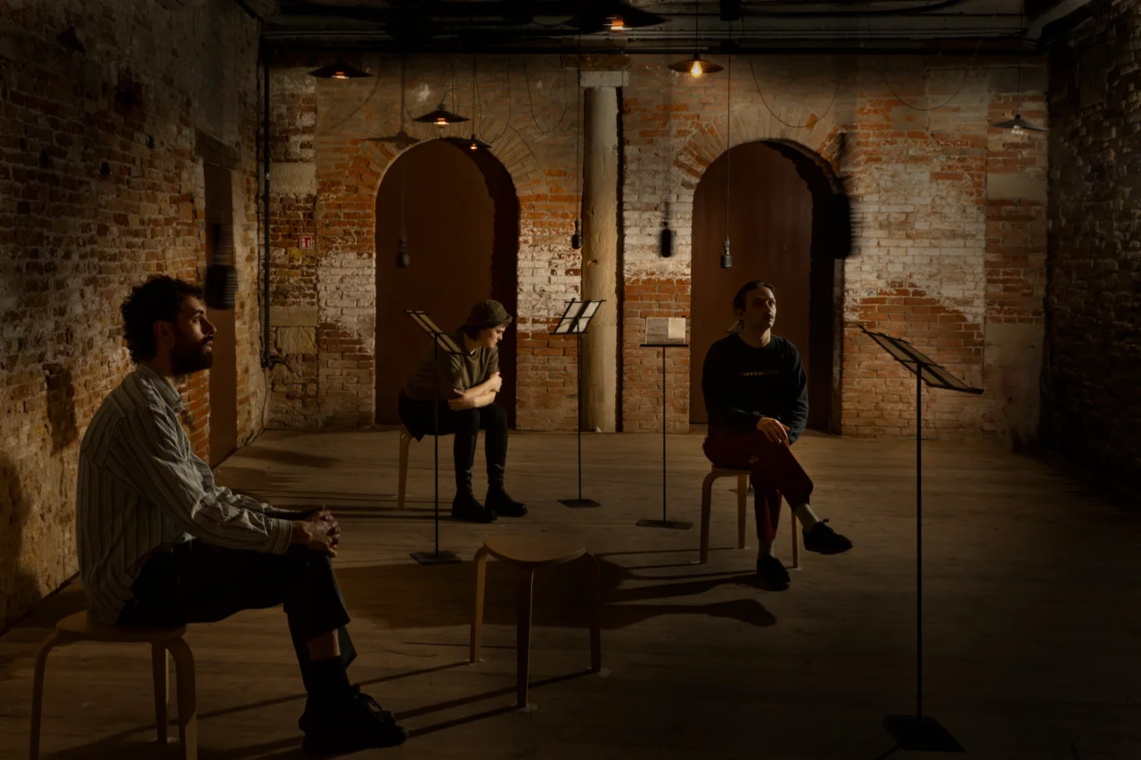 Виставка про світ під час та після війн - фото 1