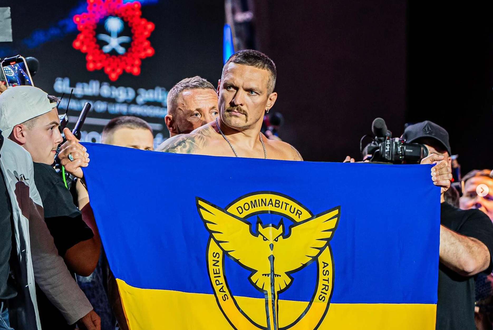 Усик здобув перемогу у поєдинку з Ф'юрі - фото 1