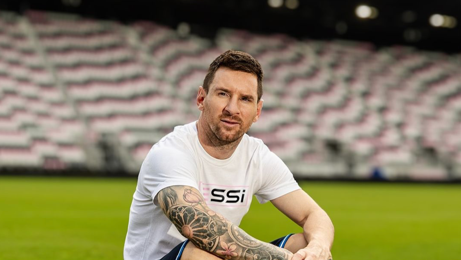 Написаний на серветці: з молотка пустили перший контракт Мессі з 