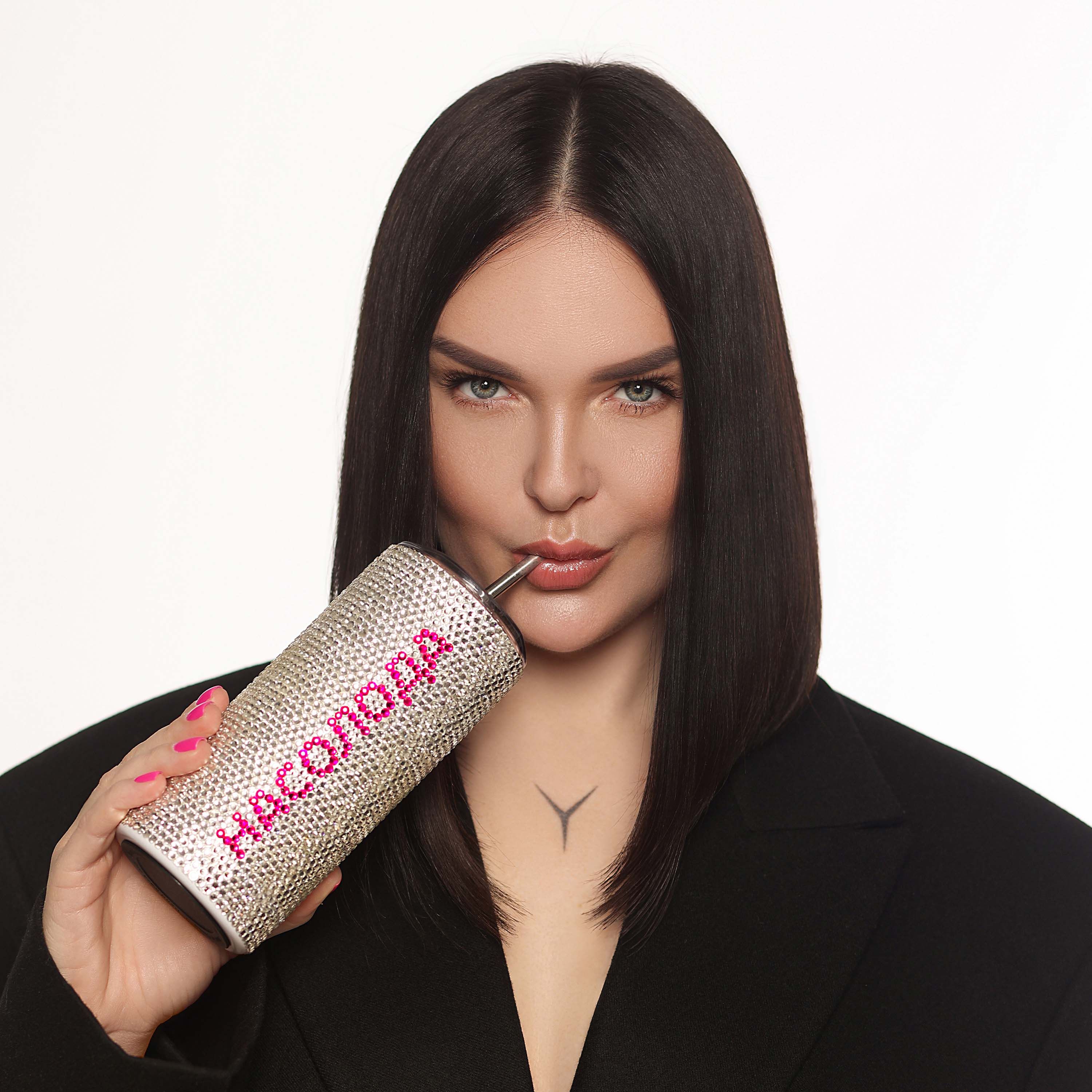 У новій композиції співачка YATSUTA закликає насолоджуватися