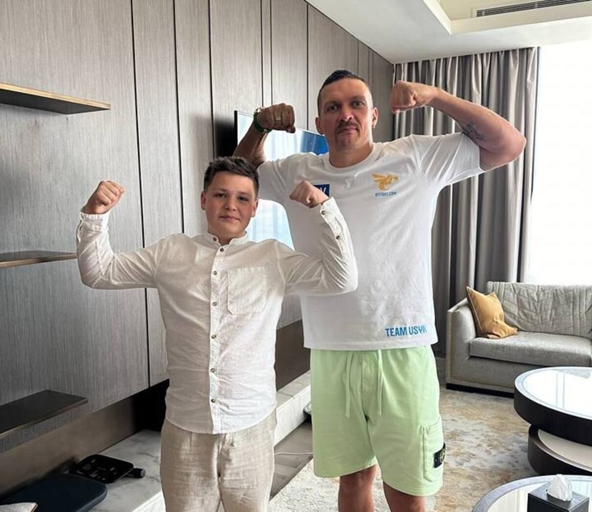 Олександр Усик зустрівся з Тимофієм - фото 1